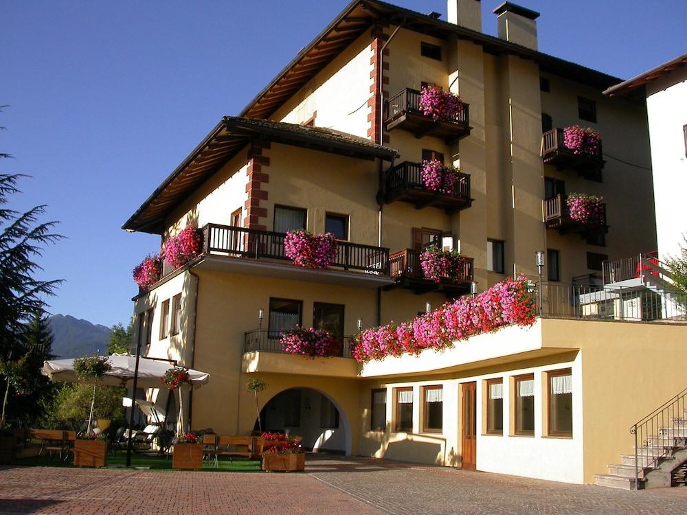 Hotel Corona Карано Екстер'єр фото