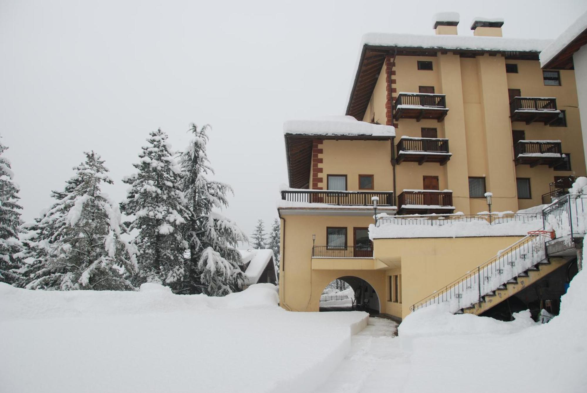 Hotel Corona Карано Екстер'єр фото