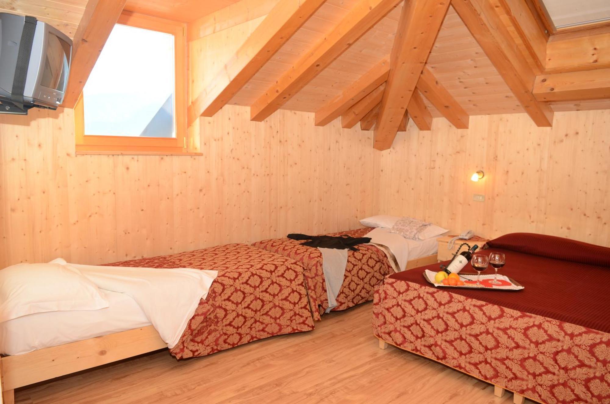 Hotel Corona Карано Екстер'єр фото