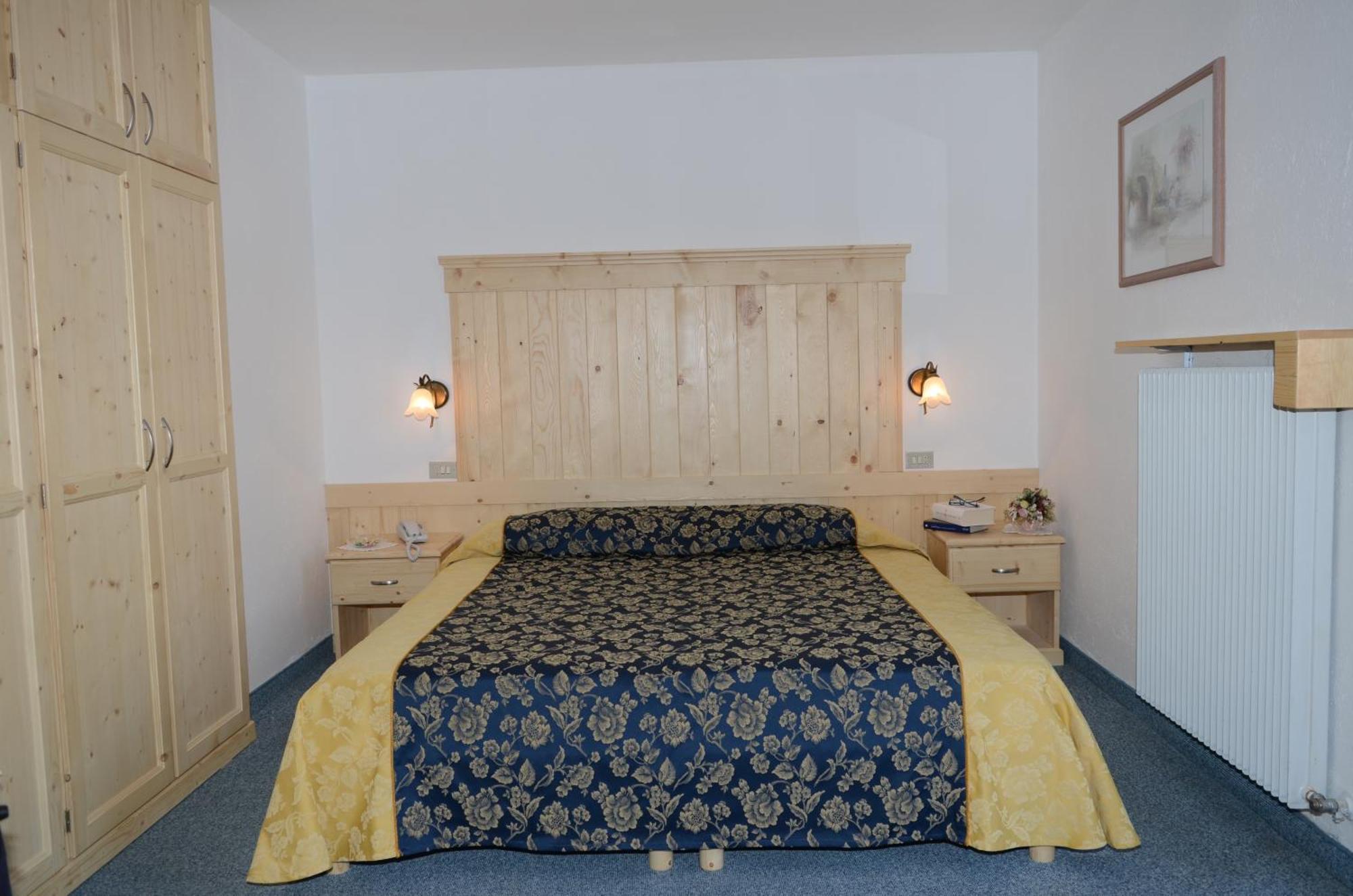 Hotel Corona Карано Екстер'єр фото