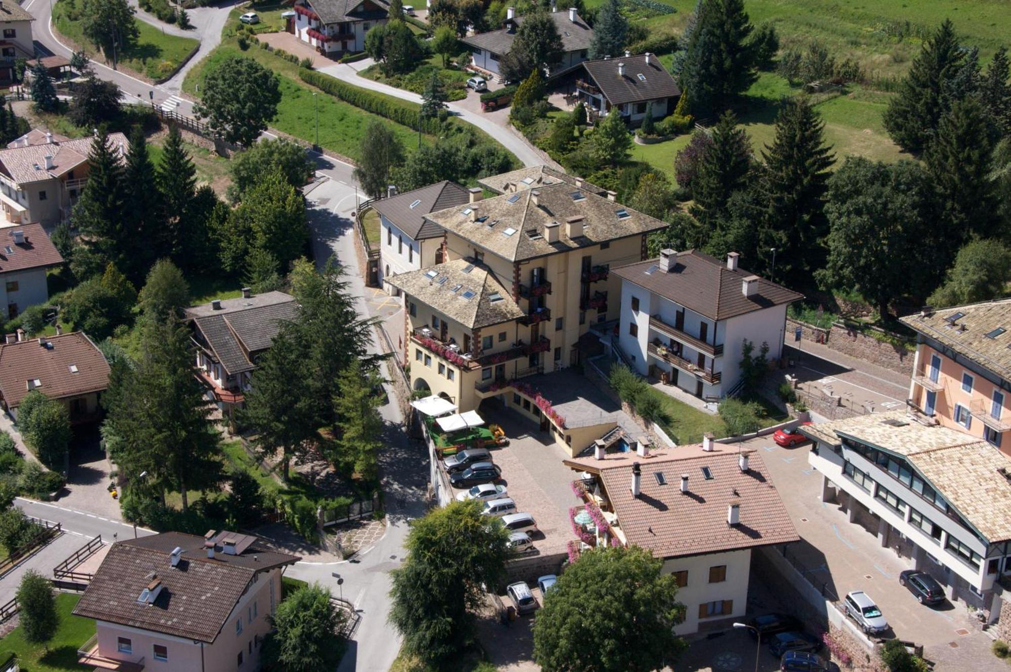Hotel Corona Карано Екстер'єр фото